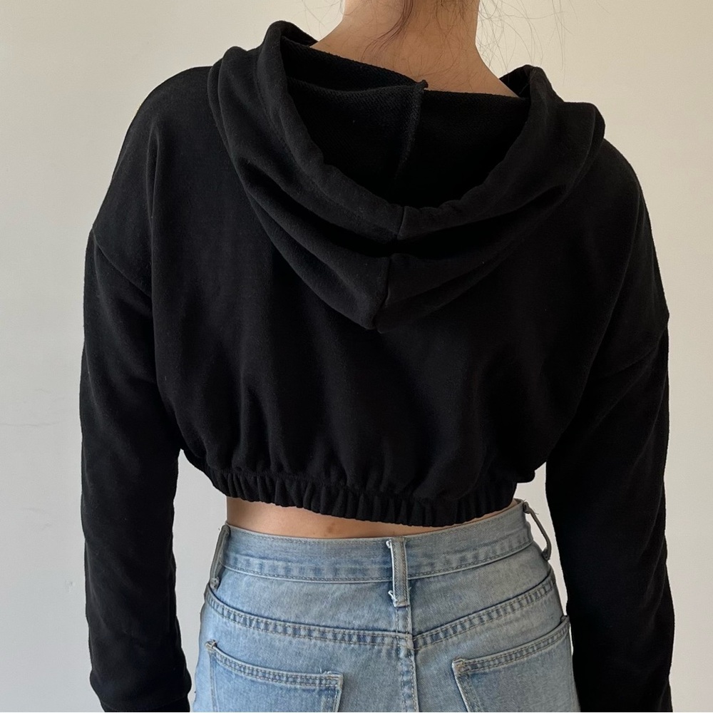 ⭐️ cropped hoodie with gold trim - Picture 3 of 3